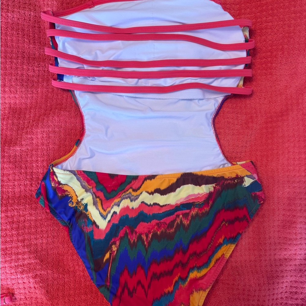 VENUS Colorful Strapless Swimwear - Picture 4 of 6